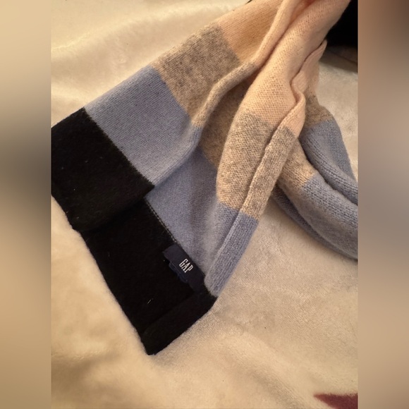 GAP - Striped wool scarf - Picture 3 of 4